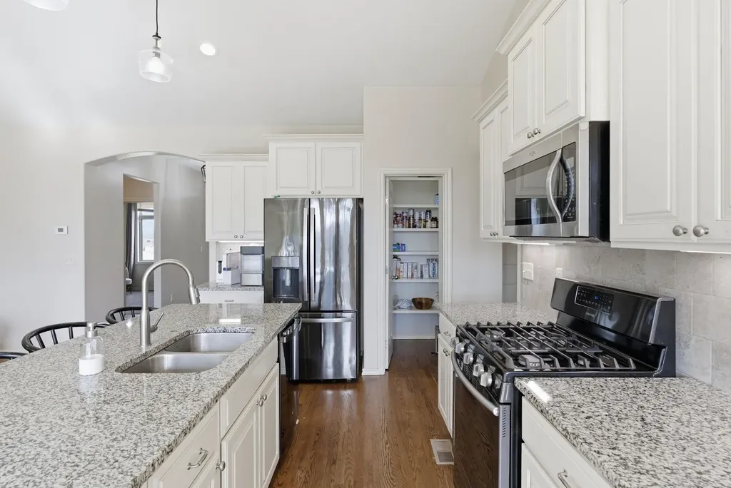 1233 E Bearhill Circle Park City KS 67147