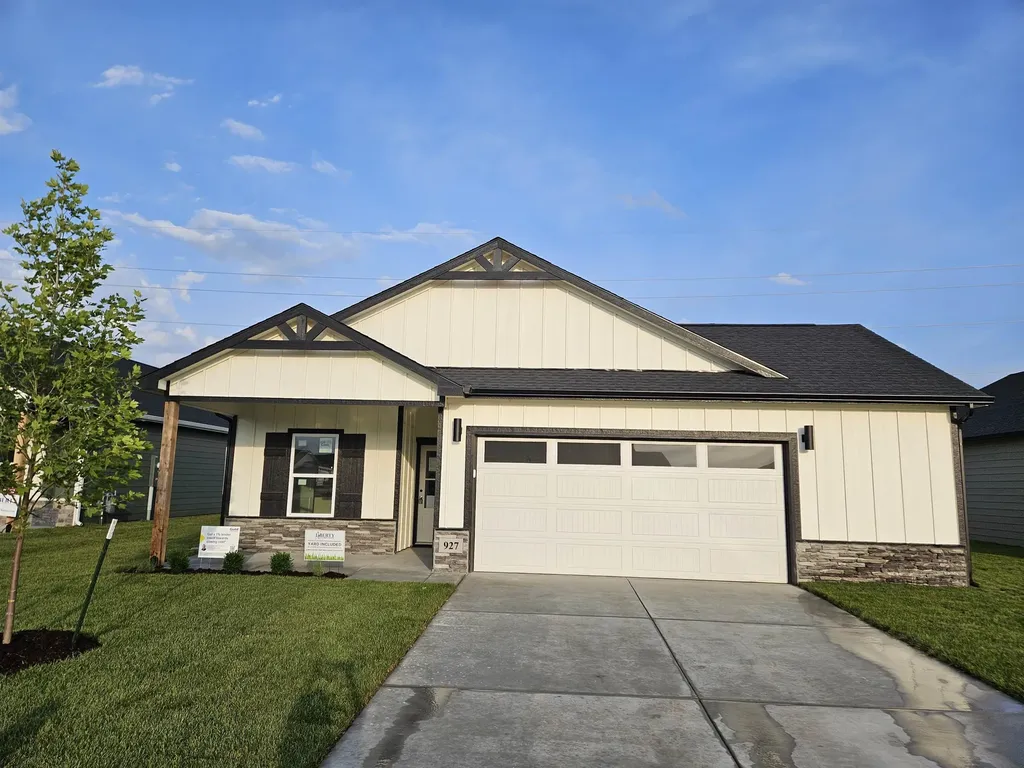 927 N Forestview Street Wichita KS 67235