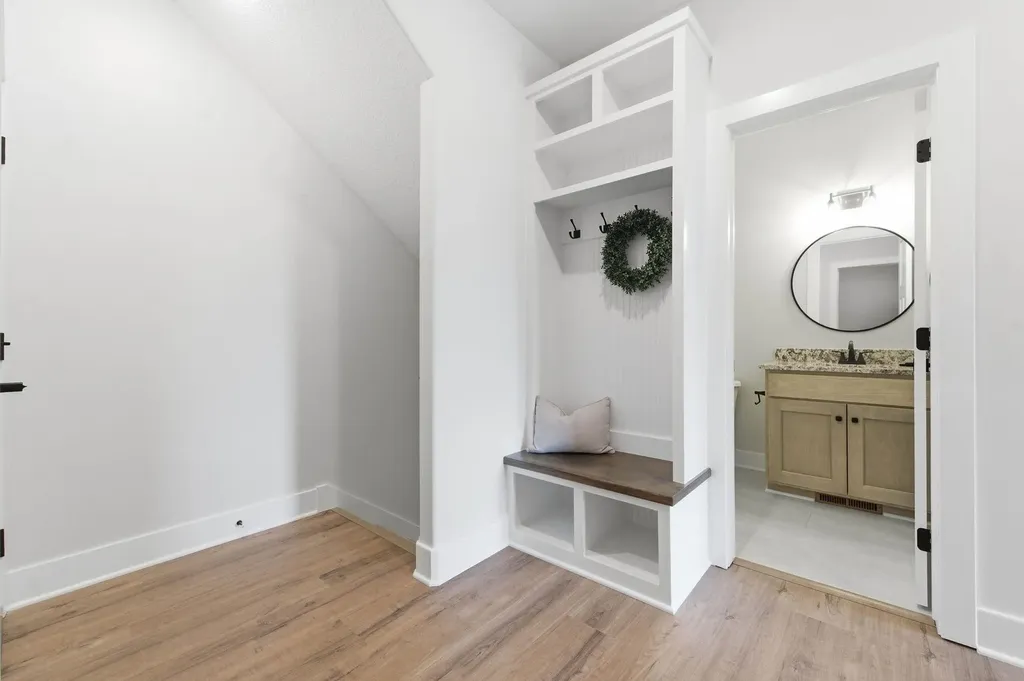 7905 E Turquoise Trail Bel Aire KS 67226