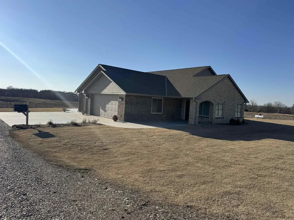 13181 75th Road Winfield KS 67156