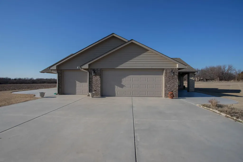 13181 75th Road Winfield KS 67156