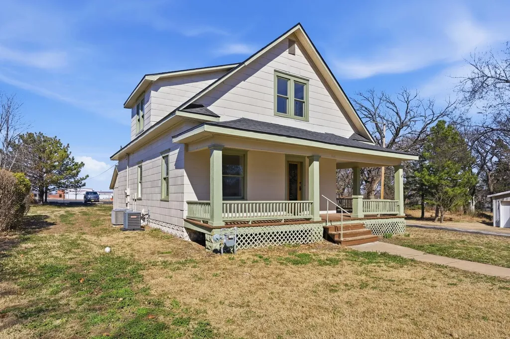 604 W Spring Avenue Conway Springs KS 67031