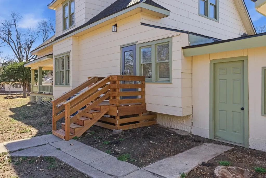 604 W Spring Avenue Conway Springs KS 67031