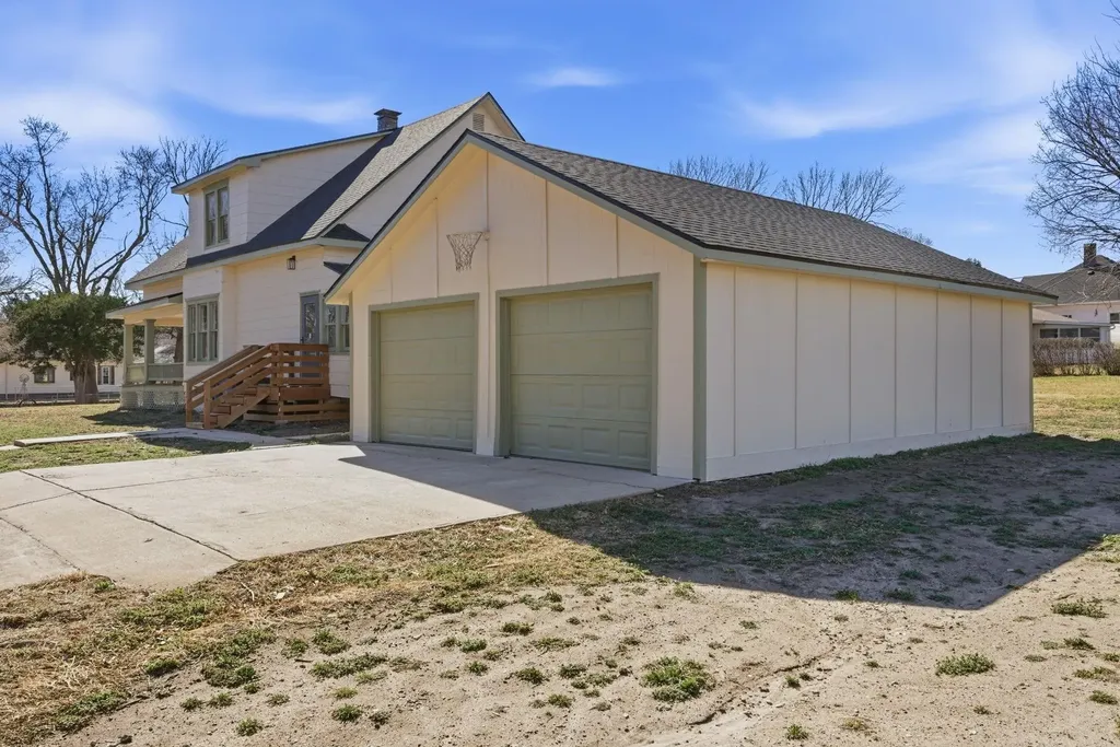 604 W Spring Avenue Conway Springs KS 67031