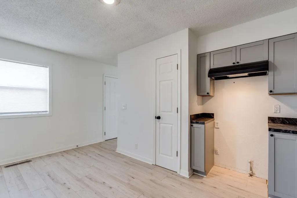 7035 W Newell Street Wichita KS 67212