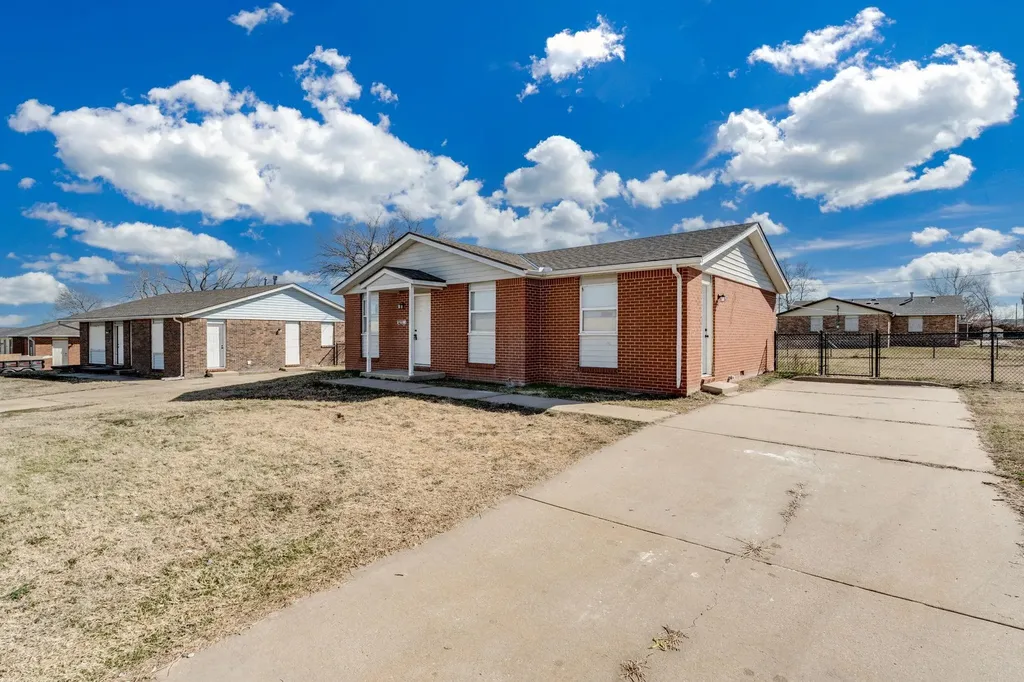 7035 W Newell Street Wichita KS 67212