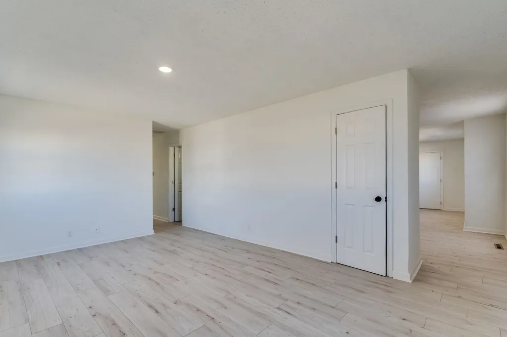 7035 W Newell Street Wichita KS 67212