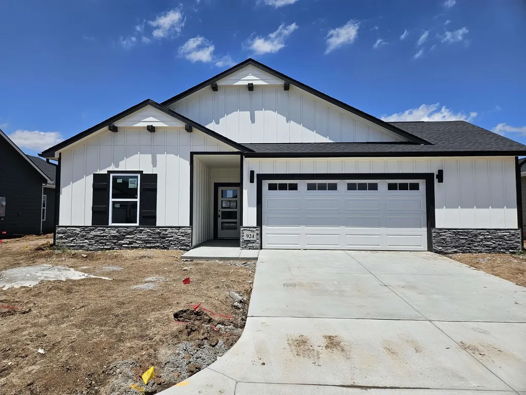 924 N Forestview Court Wichita KS 67235