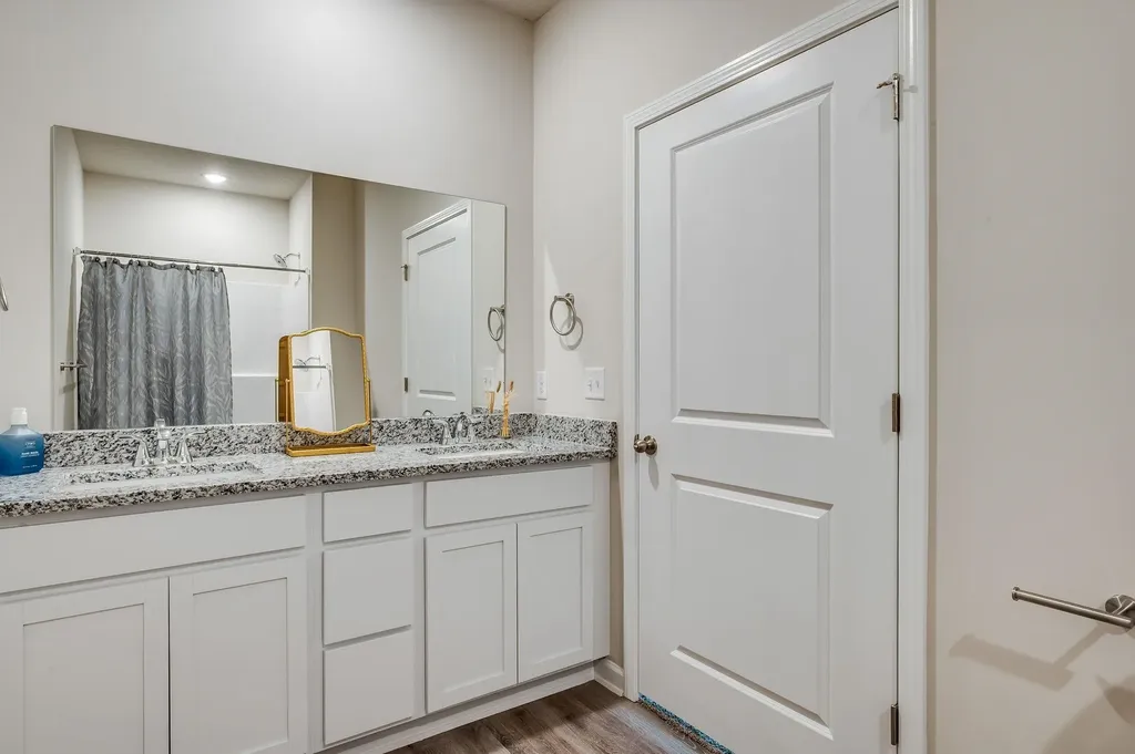 924 N Forestview Court Wichita KS 67235