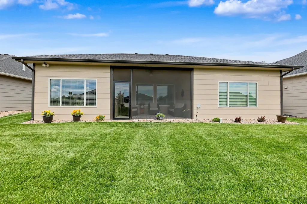 1716 N Forestview Court Wichita KS 67235