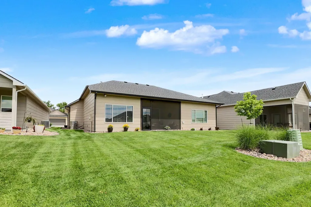 1716 N Forestview Court Wichita KS 67235
