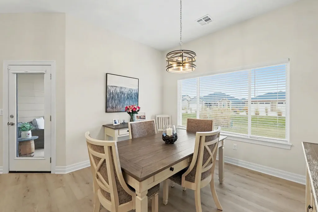 1716 N Forestview Court Wichita KS 67235
