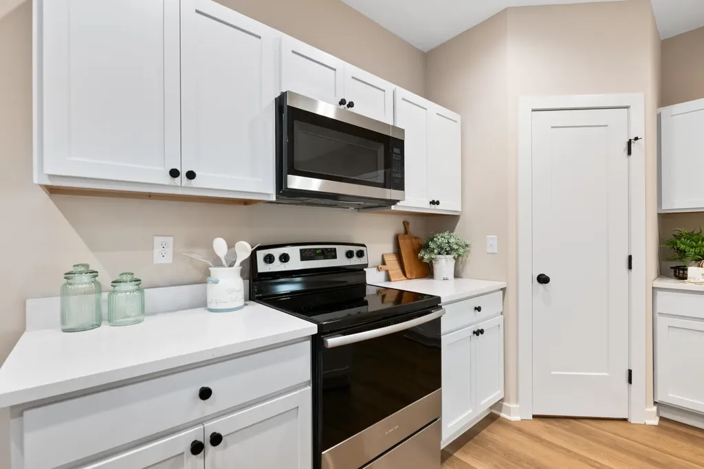 2457 W Macarthur Court Wichita KS 67217