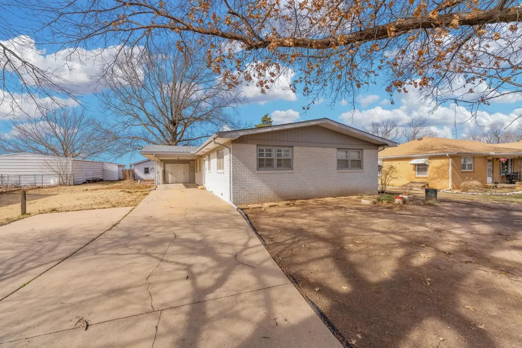1912 Walnut Street Harper KS 67058