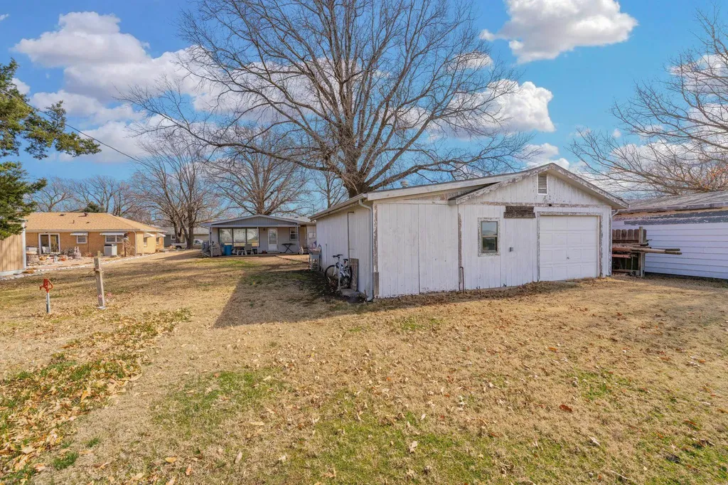 1912 Walnut Street Harper KS 67058
