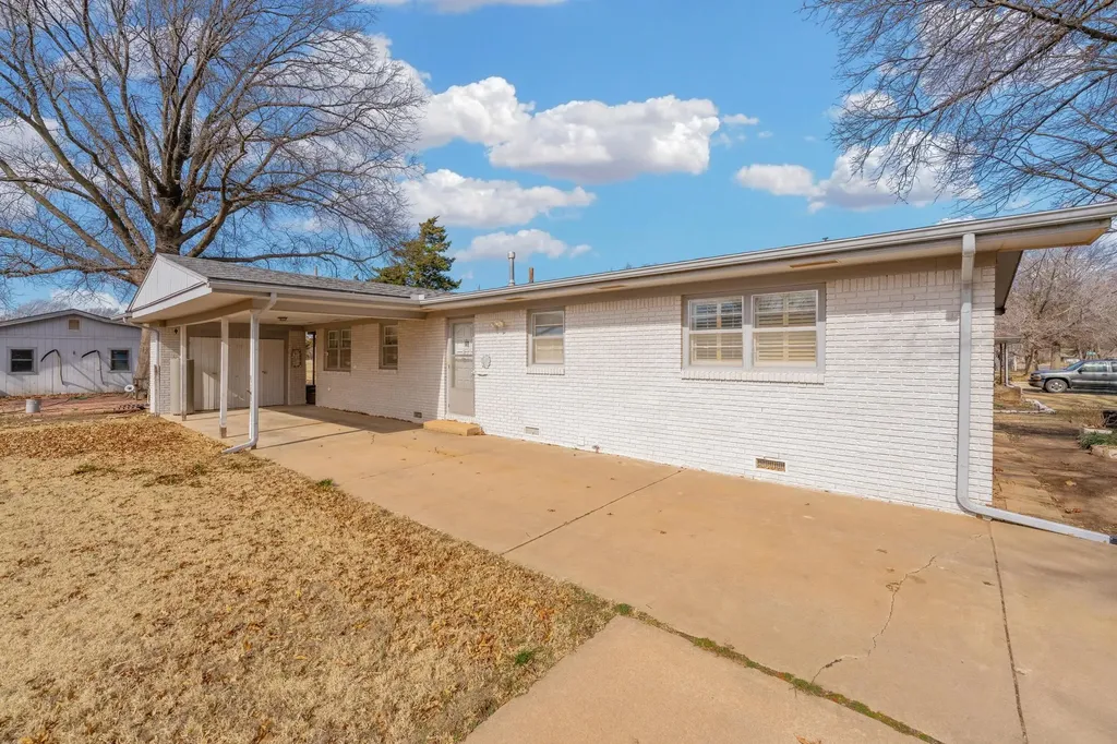 1912 Walnut Street Harper KS 67058