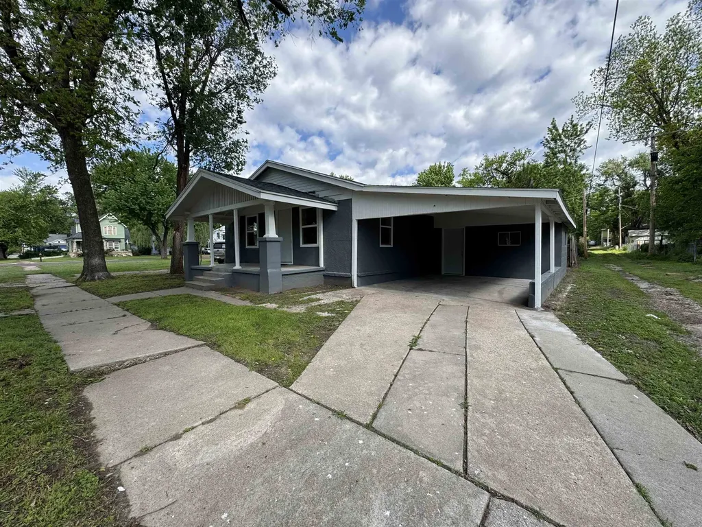 210 E Quincy Avenue Arkansas City KS 67005