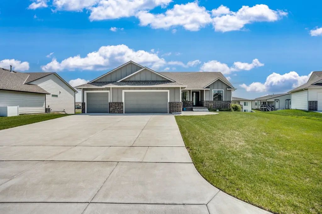 12006 E Bonita Circle Wichita KS 67207