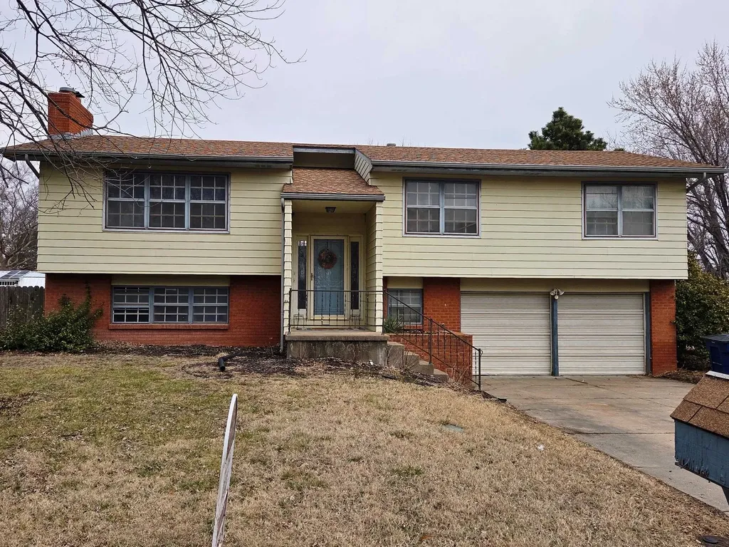 916 W 10th Newton KS 67114