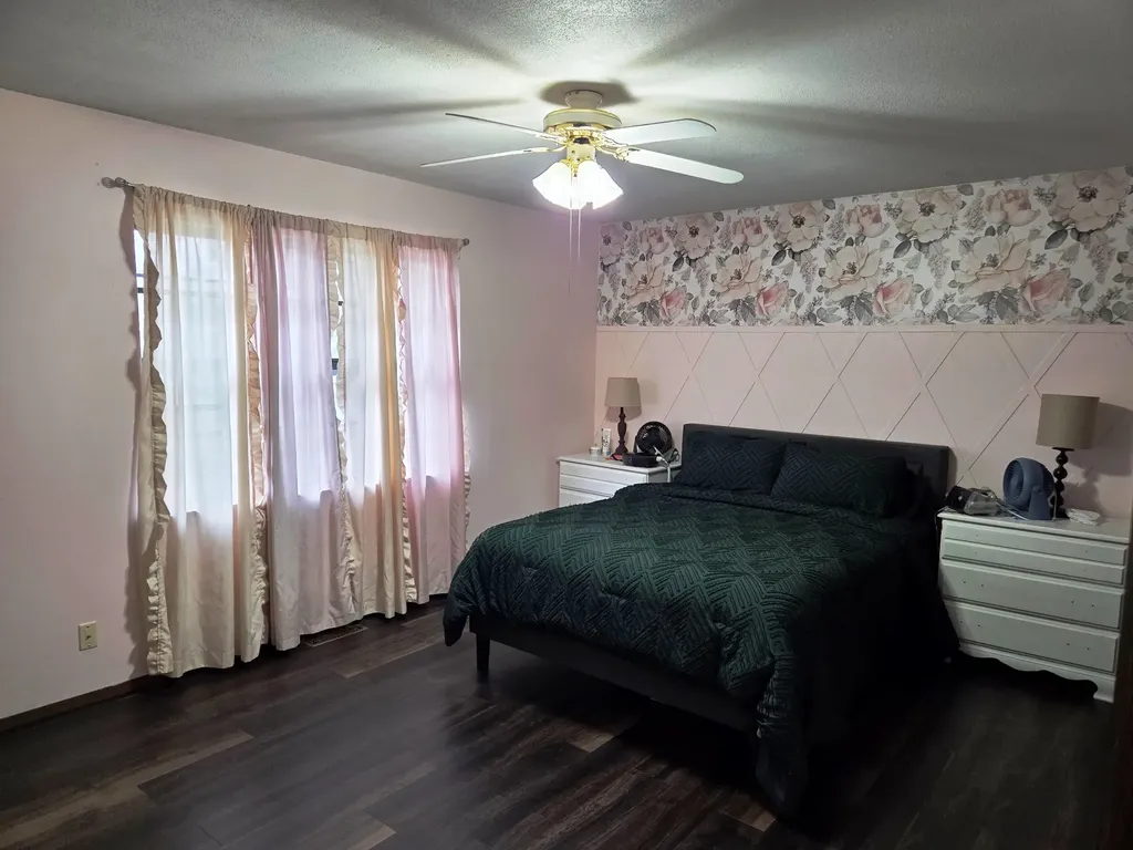 916 W 10th Newton KS 67114