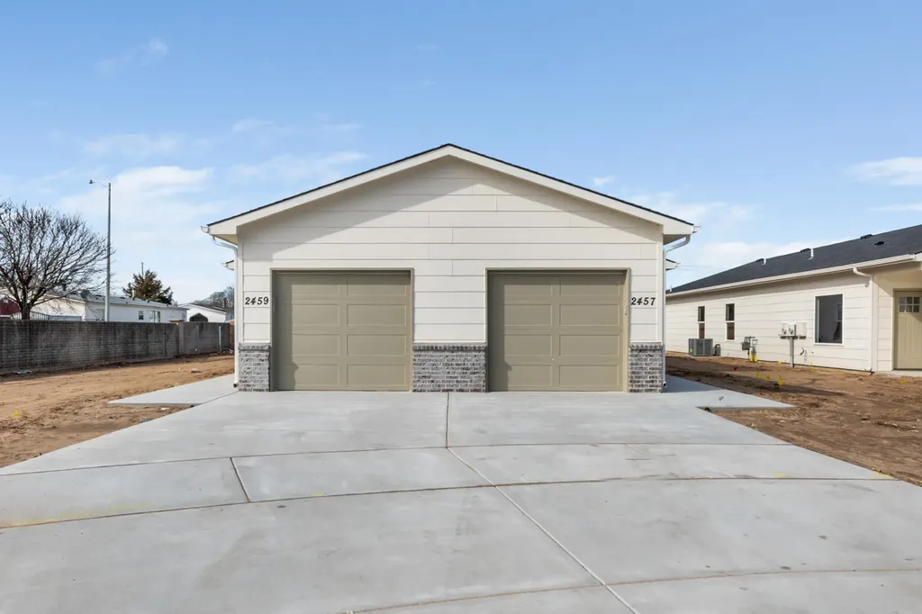 2459 W Macarthur Court Wichita KS 67217