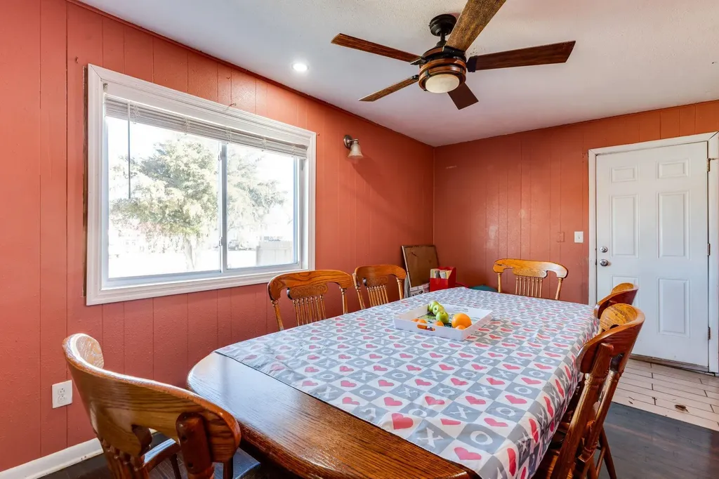 1821 W 27th Street S Wichita KS 67217-2133