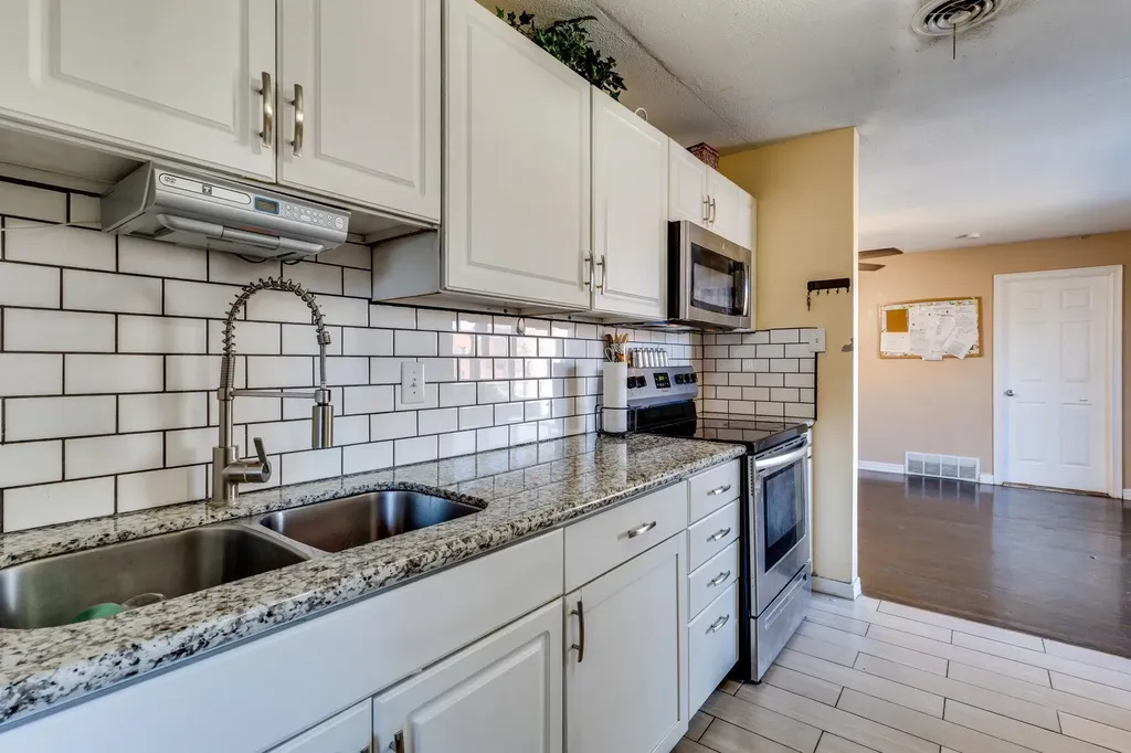 1821 W 27th Street S Wichita KS 67217-2133