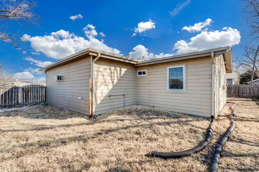 1821 W 27th Street S Wichita KS 67217-2133