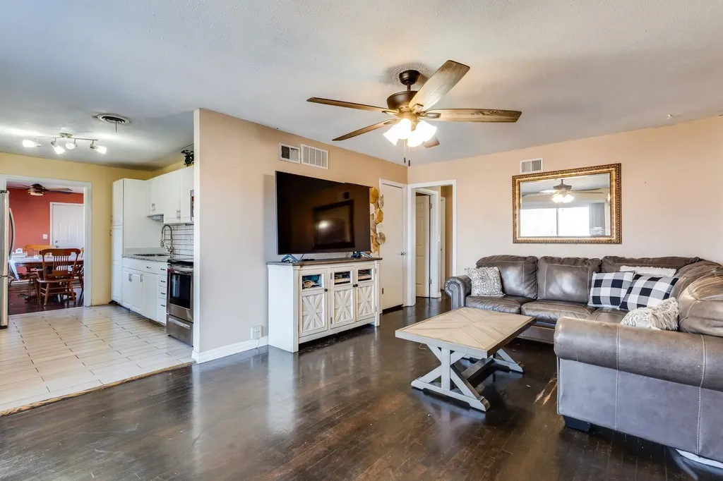 1821 W 27th Street S Wichita KS 67217-2133