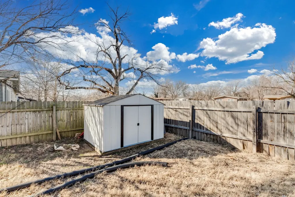 1821 W 27th Street S Wichita KS 67217-2133
