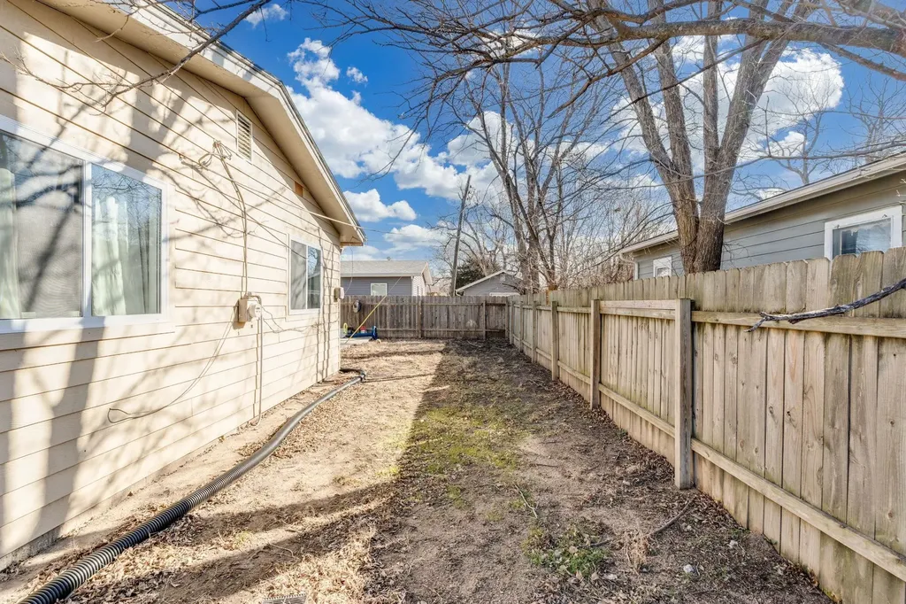 1821 W 27th Street S Wichita KS 67217-2133