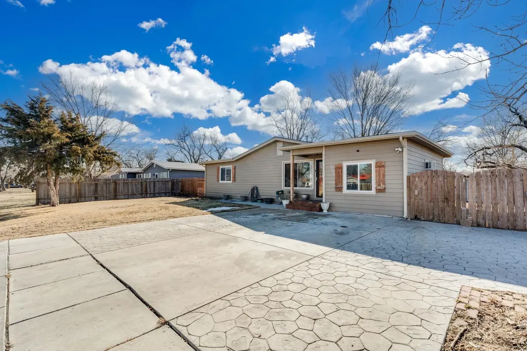 1821 W 27th Street S Wichita KS 67217-2133