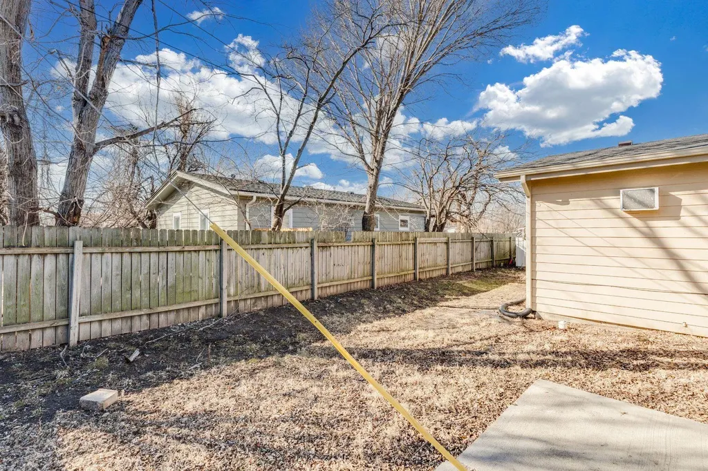 1821 W 27th Street S Wichita KS 67217-2133