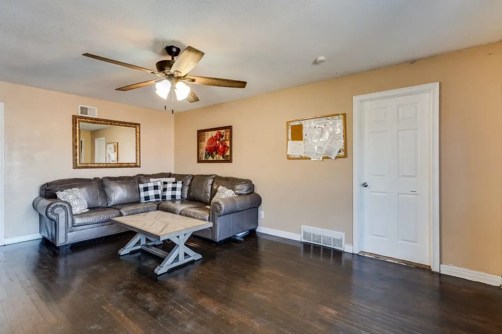 1821 W 27th Street S Wichita KS 67217-2133