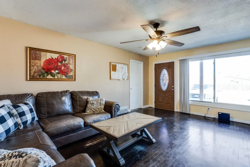 1821 W 27th Street S Wichita KS 67217-2133