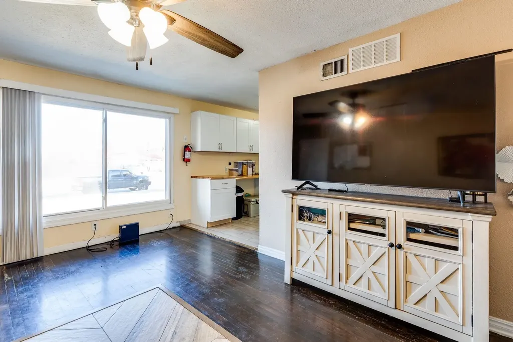1821 W 27th Street S Wichita KS 67217-2133