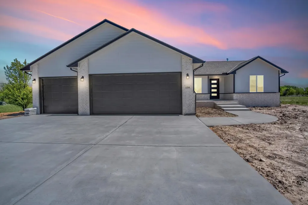 1204 Main Halstead KS 67056