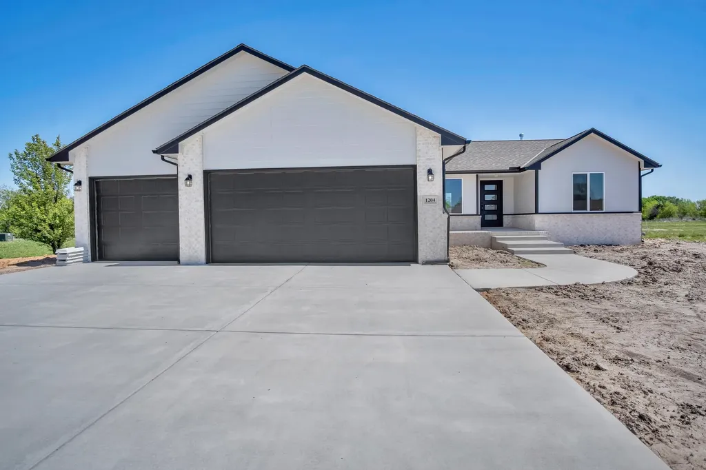 1204 Main Halstead KS 67056