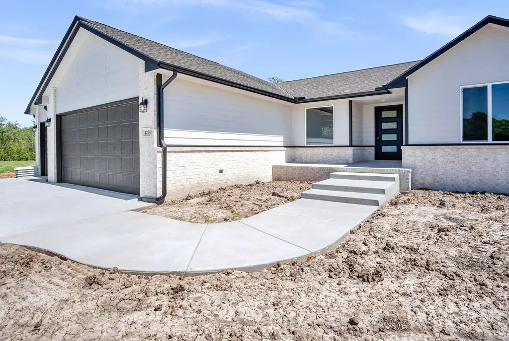 1204 Main Halstead KS 67056