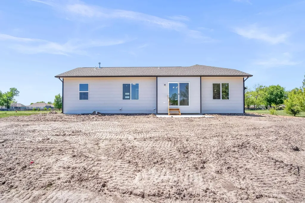1204 Main Halstead KS 67056