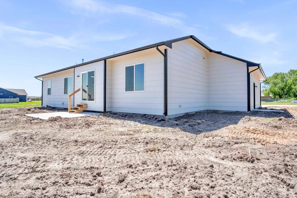 1204 Main Halstead KS 67056