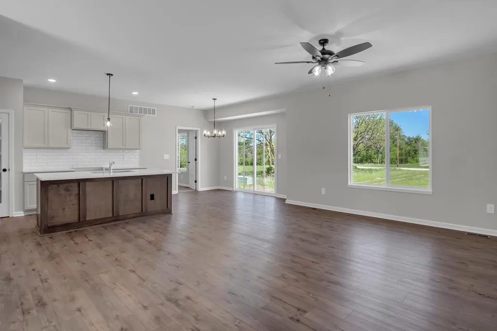 1204 Main Halstead KS 67056