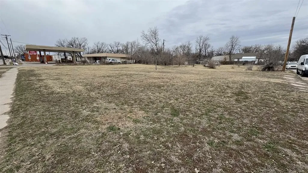 3636 W Douglas Avenue Wichita KS 67203