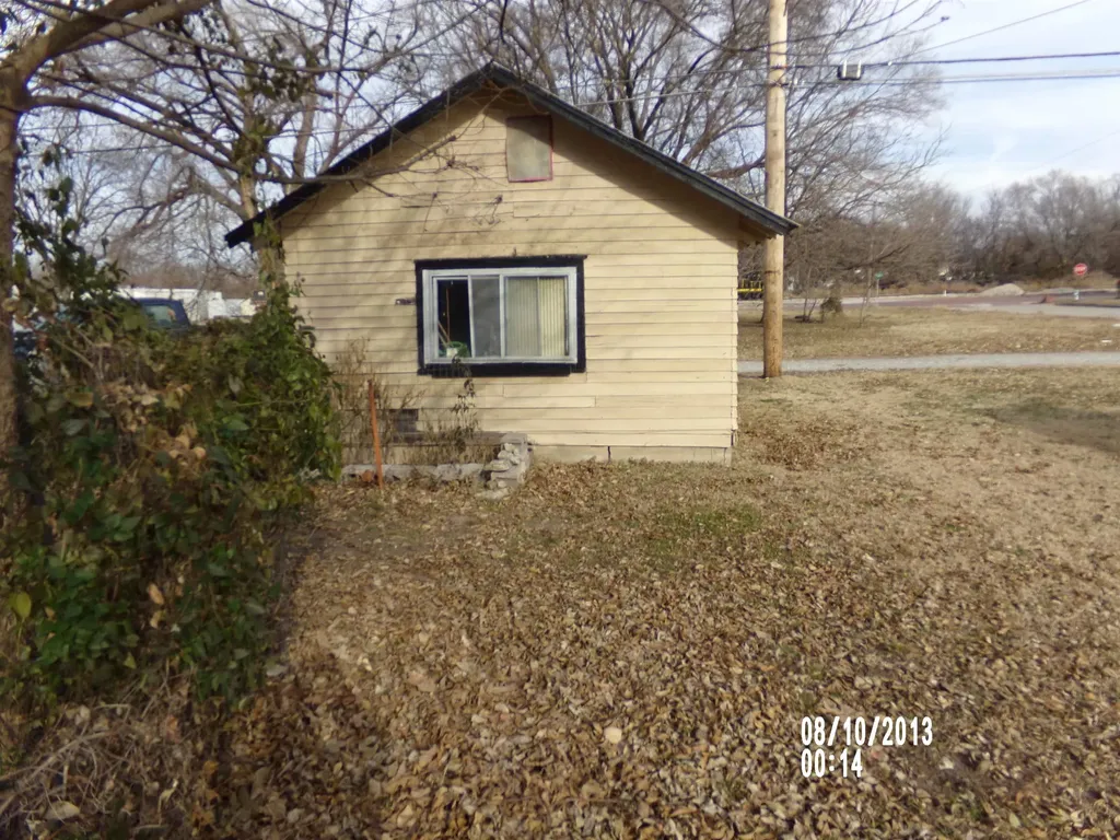 318 E 7th Avenue Winfield KS 67156