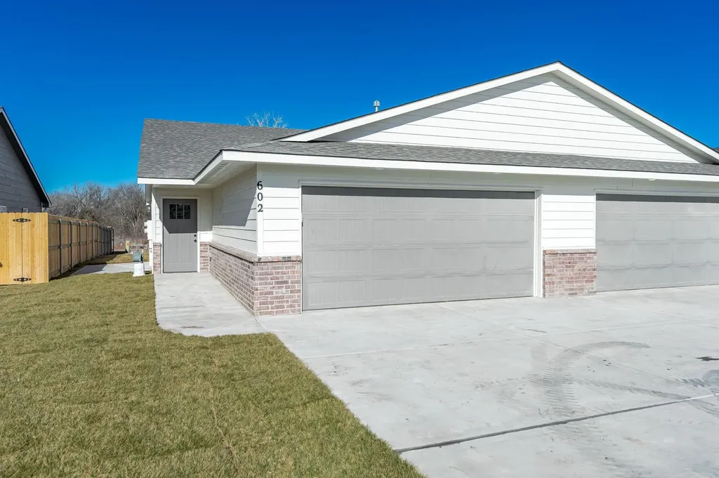 602 Briarbrook Lane Park City KS 67147-8955