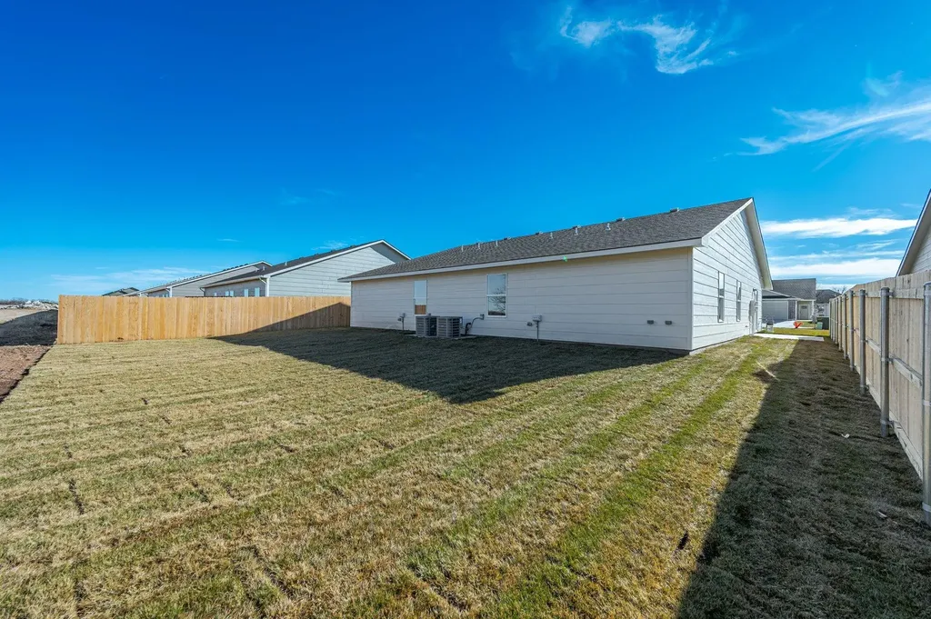 602 Briarbrook Lane Park City KS 67147-8955