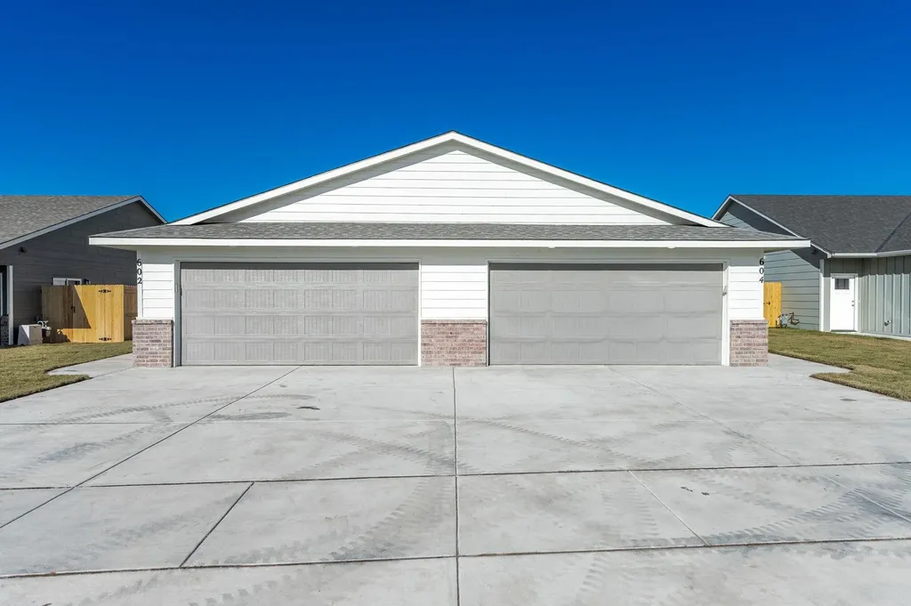 602 Briarbrook Lane Park City KS 67147-8955