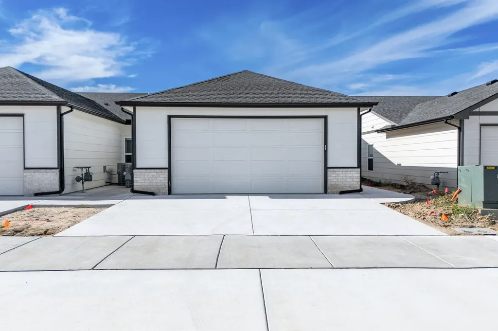 506 E Harper Street Valley Center KS 67147-8948