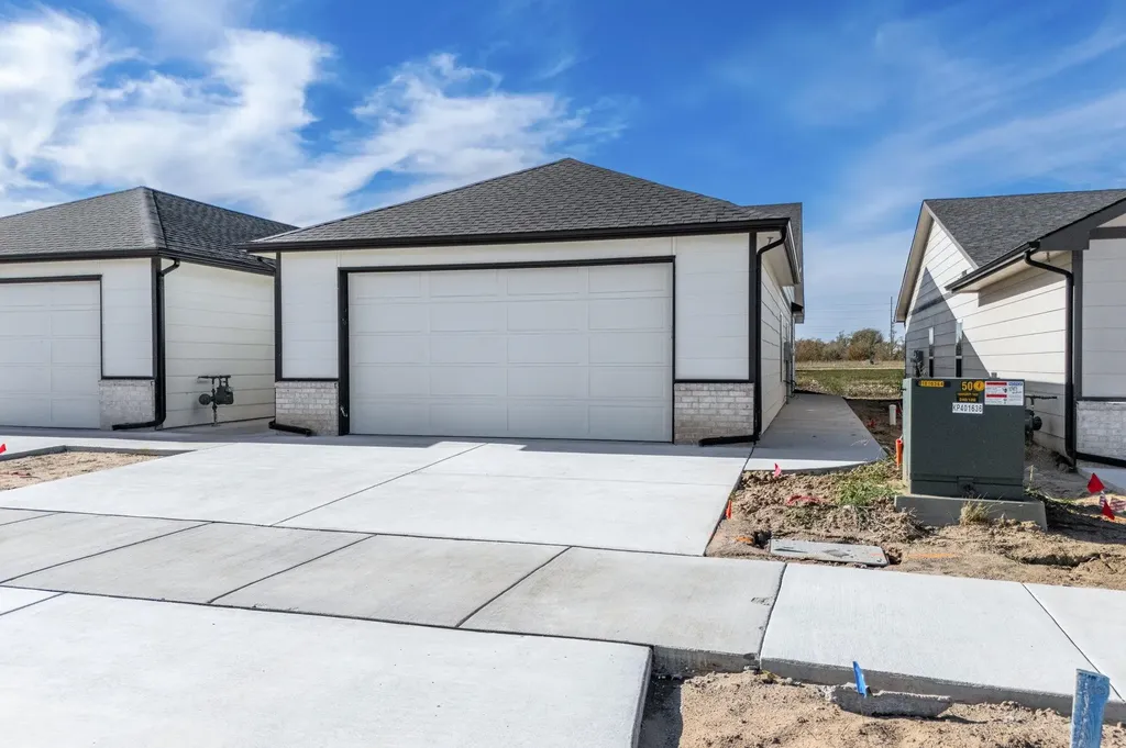 506 E Harper Street Valley Center KS 67147-8948