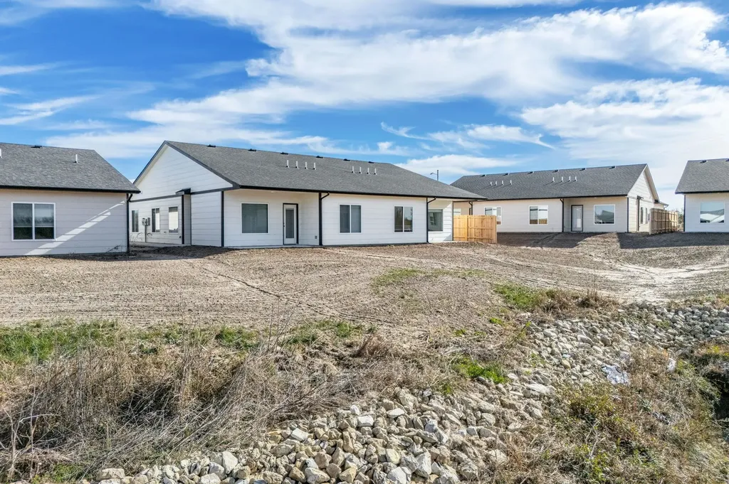 506 E Harper Street Valley Center KS 67147-8948